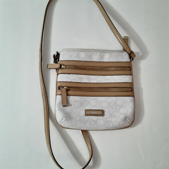 Calvin Kline Handbag - Picture 2 of 9